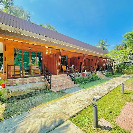 Aow Thai Homestay Ban Hin Dam Exteriör bild